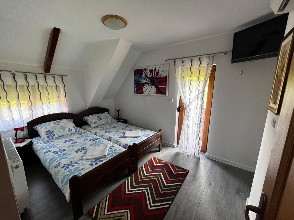Plitvice Pension Perisic Korenica Buitenkant foto