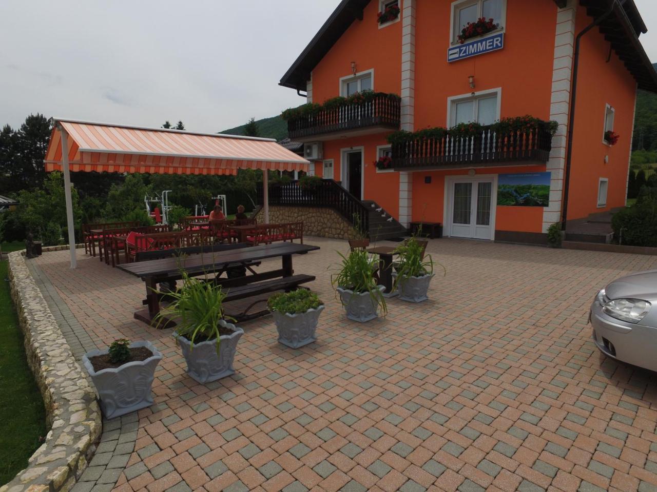 Plitvice Pension Perisic Korenica Buitenkant foto