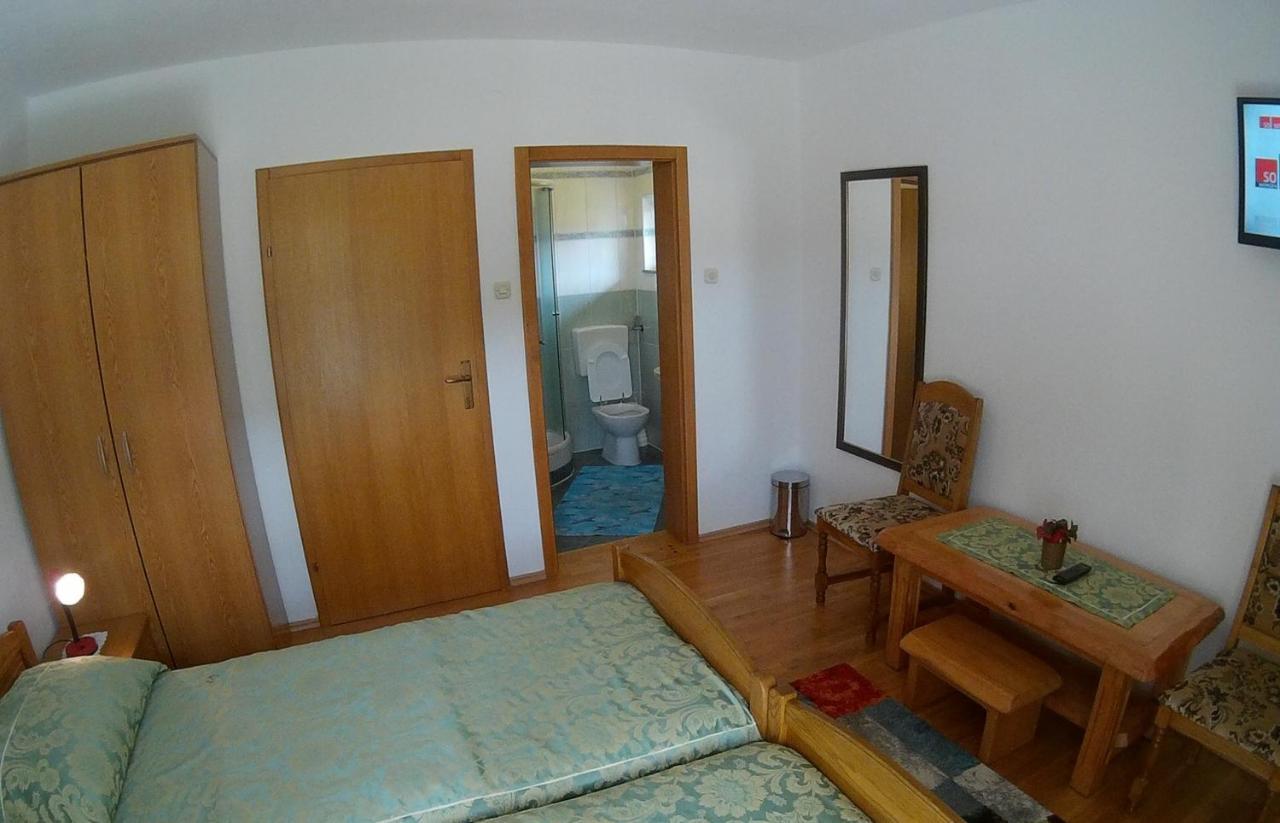 Plitvice Pension Perisic Korenica Buitenkant foto
