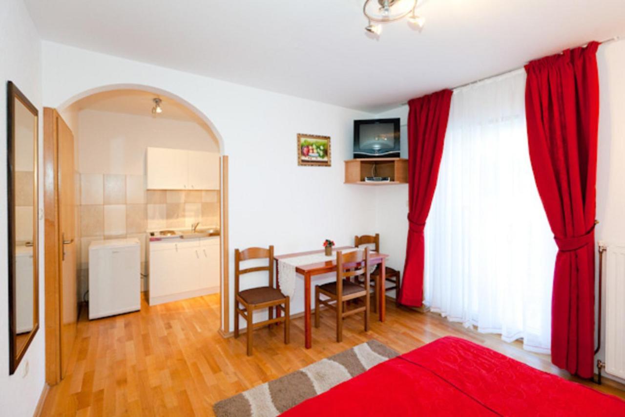 Plitvice Pension Perisic Korenica Buitenkant foto